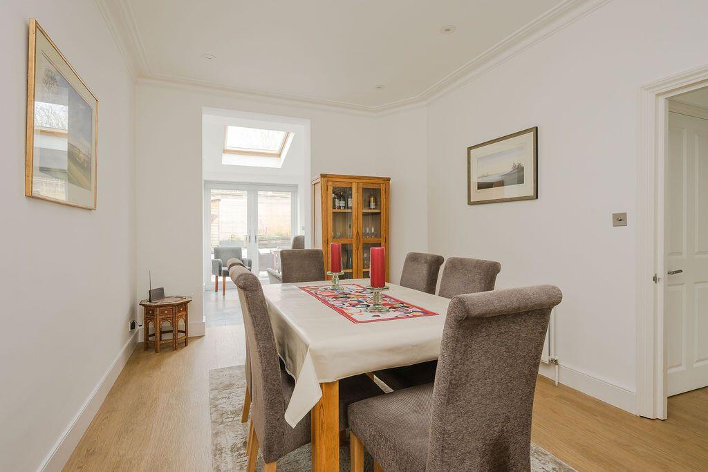 House in London, Cottenham Park, Raynes Park - More