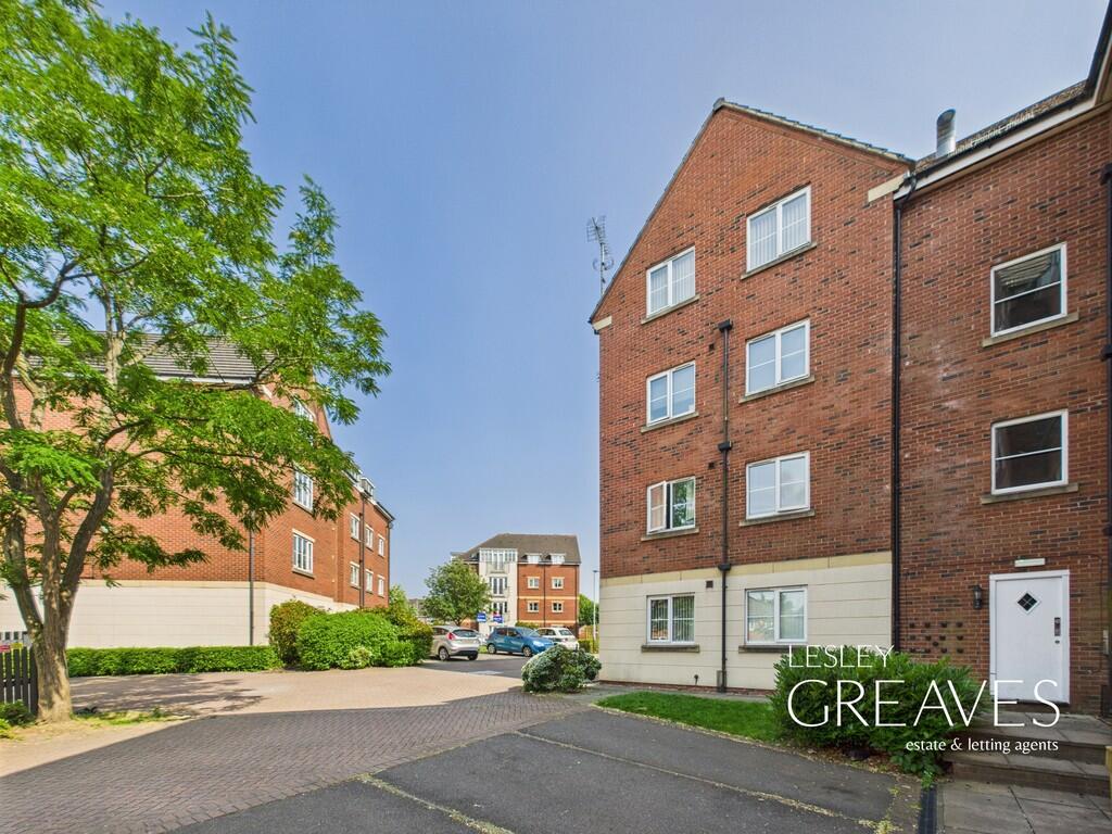 2-bed flat on Edison Way, Arnold, Nottingham, £130,000