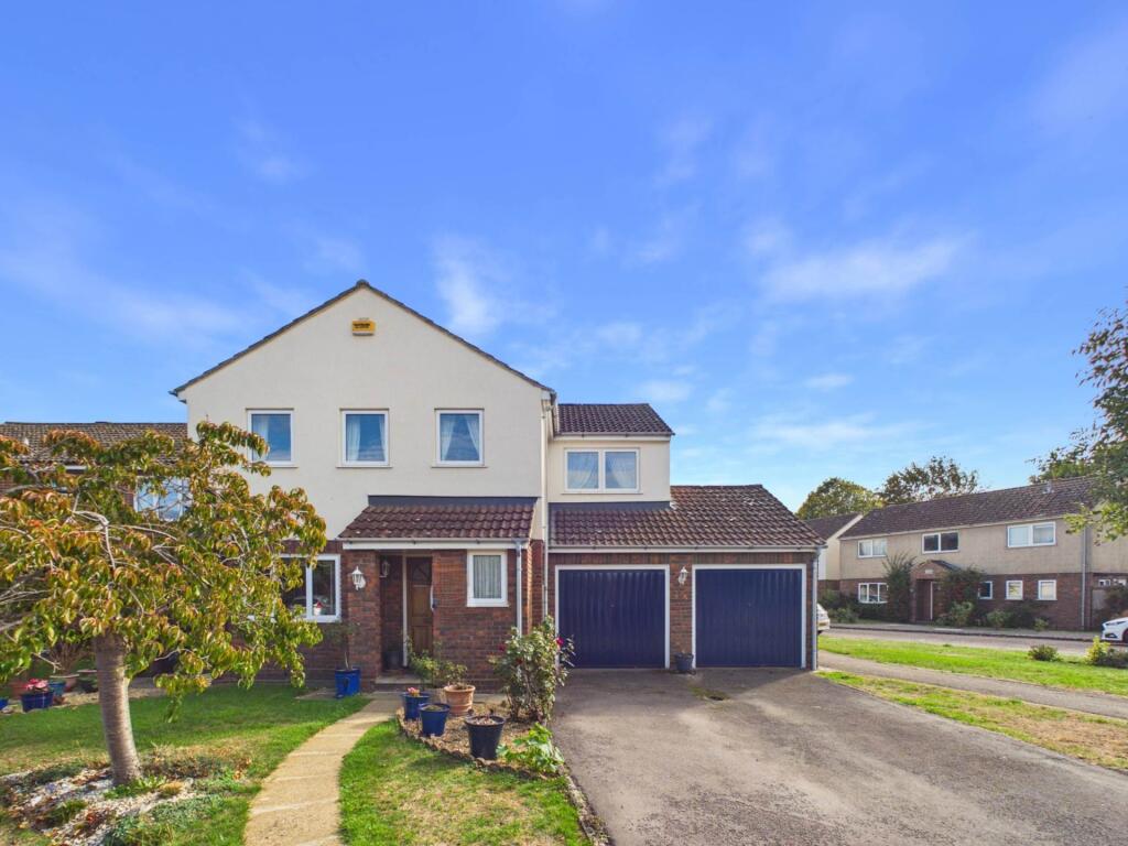 4-bed detached on Sheerstock, Haddenham, £625,000