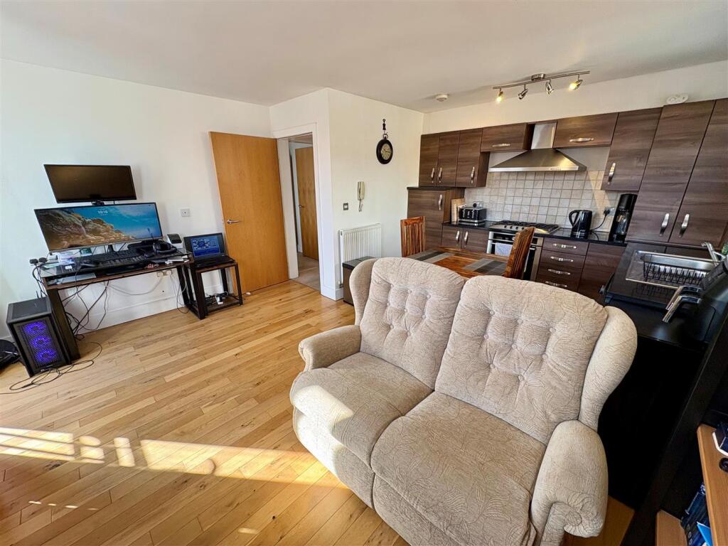 Additional image 7 of Whitehall Road East, Birkenshaw, Bradford