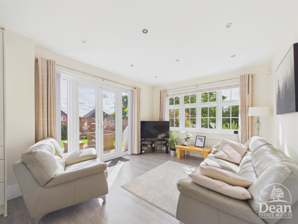 Croome Close, Lydney photo 4