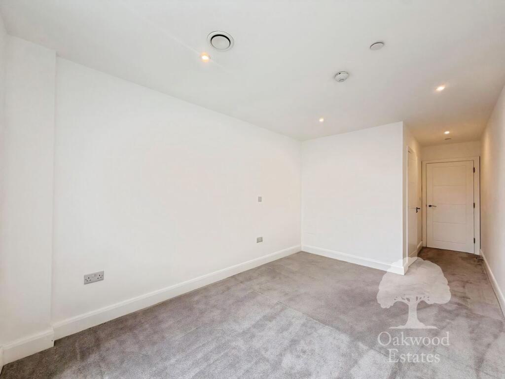 Apartment in Slough - View 5