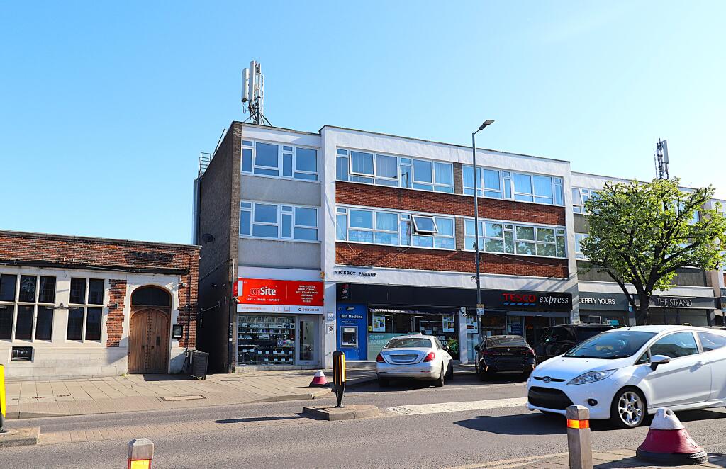 Main image of property: Shenfield Braoadway, CM15