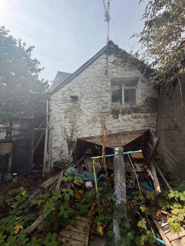 Apartment in Carmarthen, Johnstown - View 3