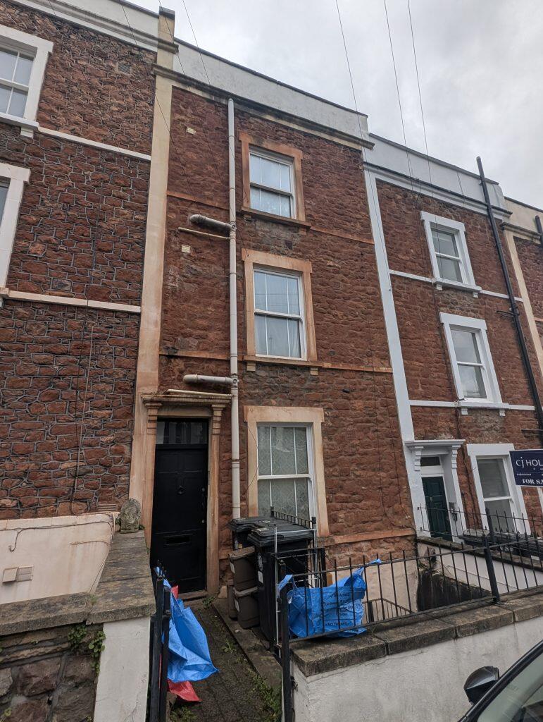 Main image of property: Ambra Vale East – First Floor Flat Ref 841