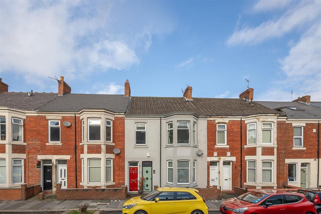2-bed flat on King John Terrace, Heaton, Newcastle upon Tyne, £175,000