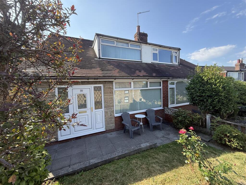 Main image of property: Den Lane, Springhead, Oldham