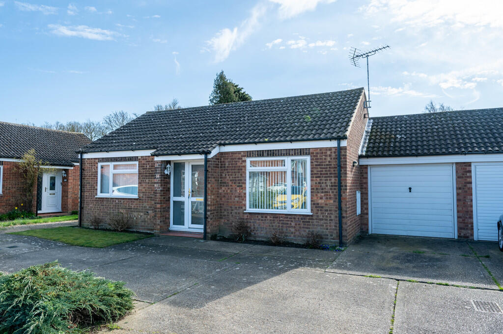 2-bed detached on Sandy Close, Trimley St. Martin, £275,000