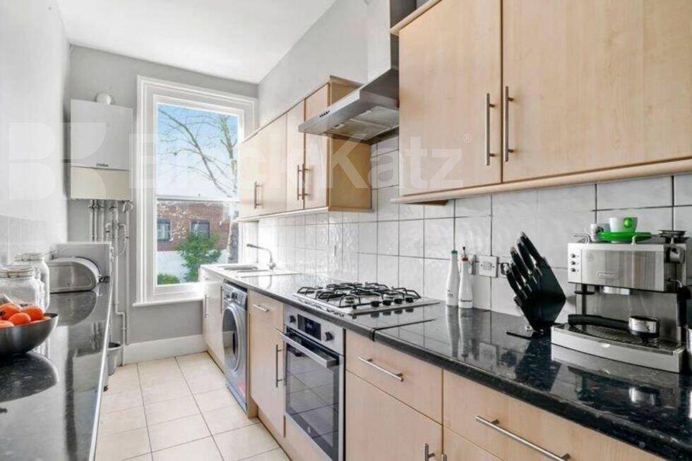 Apartment in London - View 5