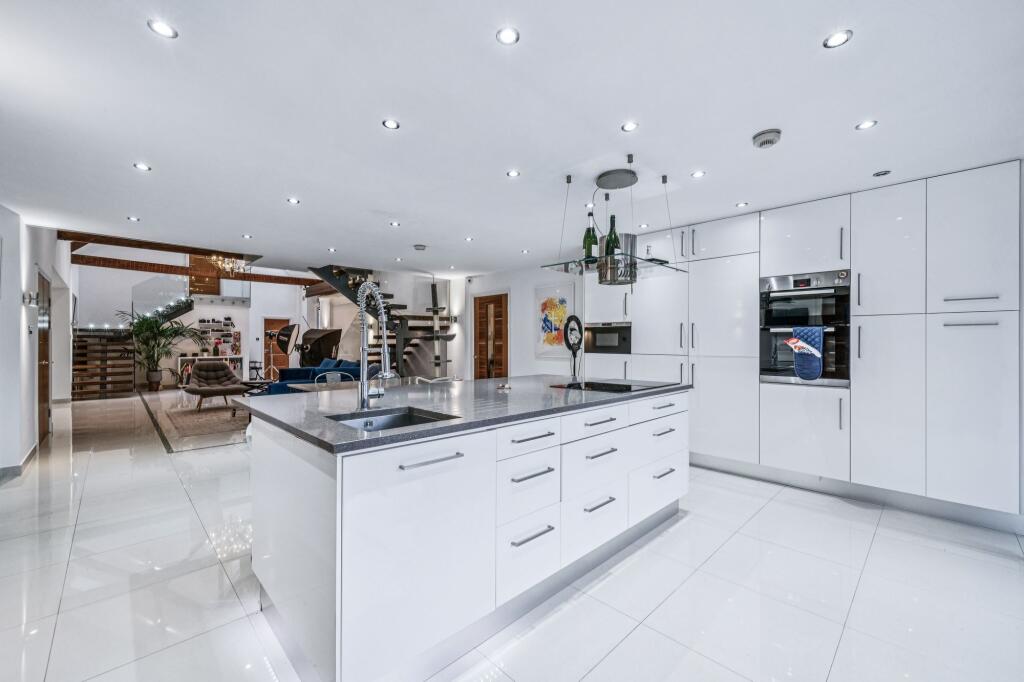 Main image of property: Kingston Vale, London, SW15