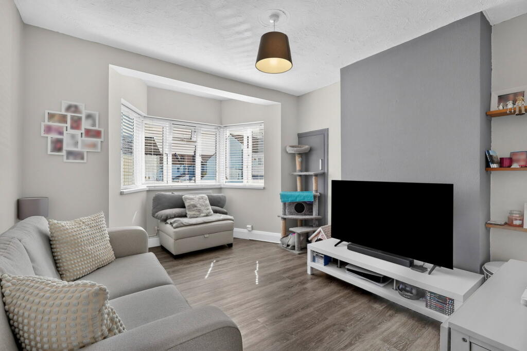 Apartment in Southend-on-Sea - View 3