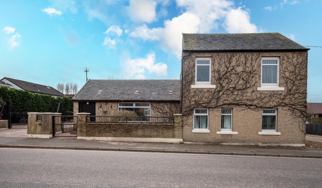 3-bed detached on Vere Road, Kirkmuirhill, ML11, £250,000