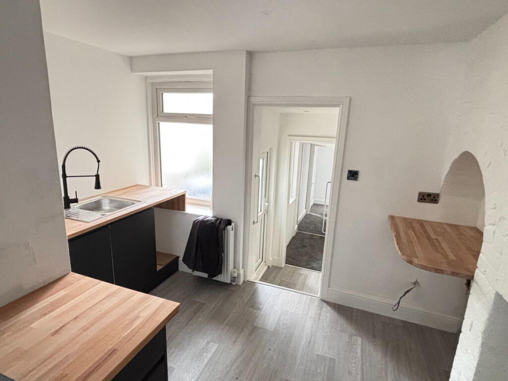 Apartment in Hemel Hempstead - View 3
