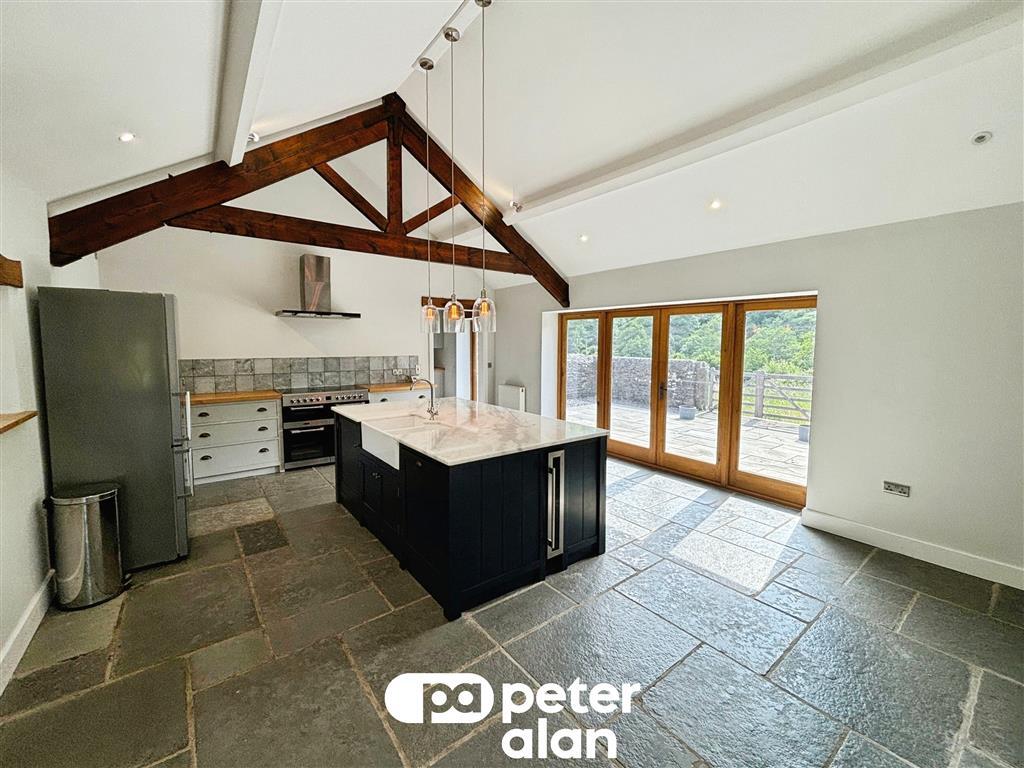 House in Newport - View 3