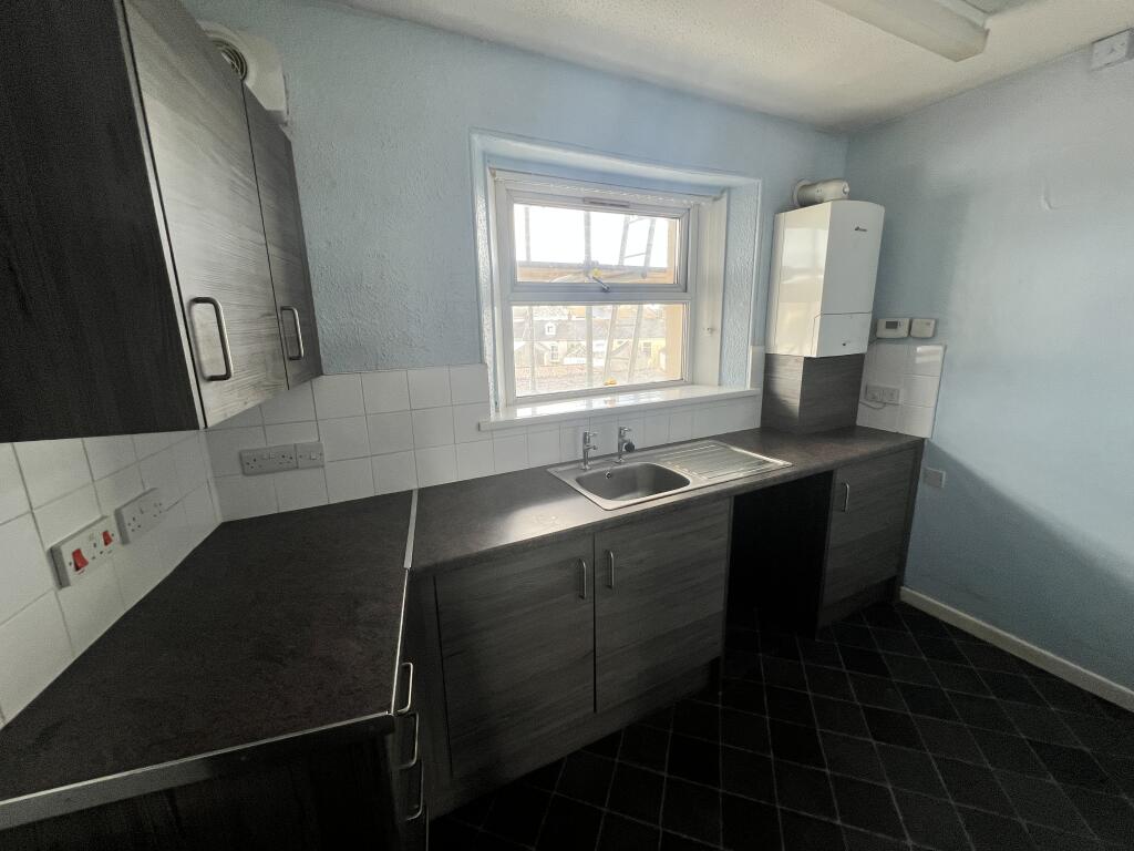 Apartment in Plymouth, Pennycomequick - View 4