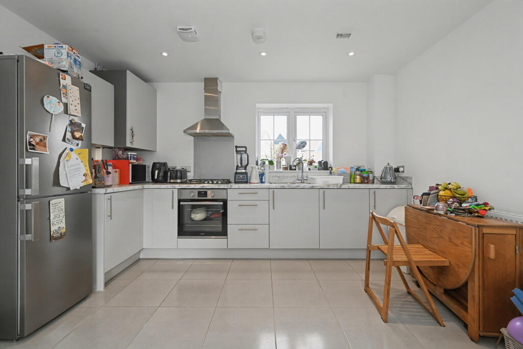 Apartment in Reading - View 5