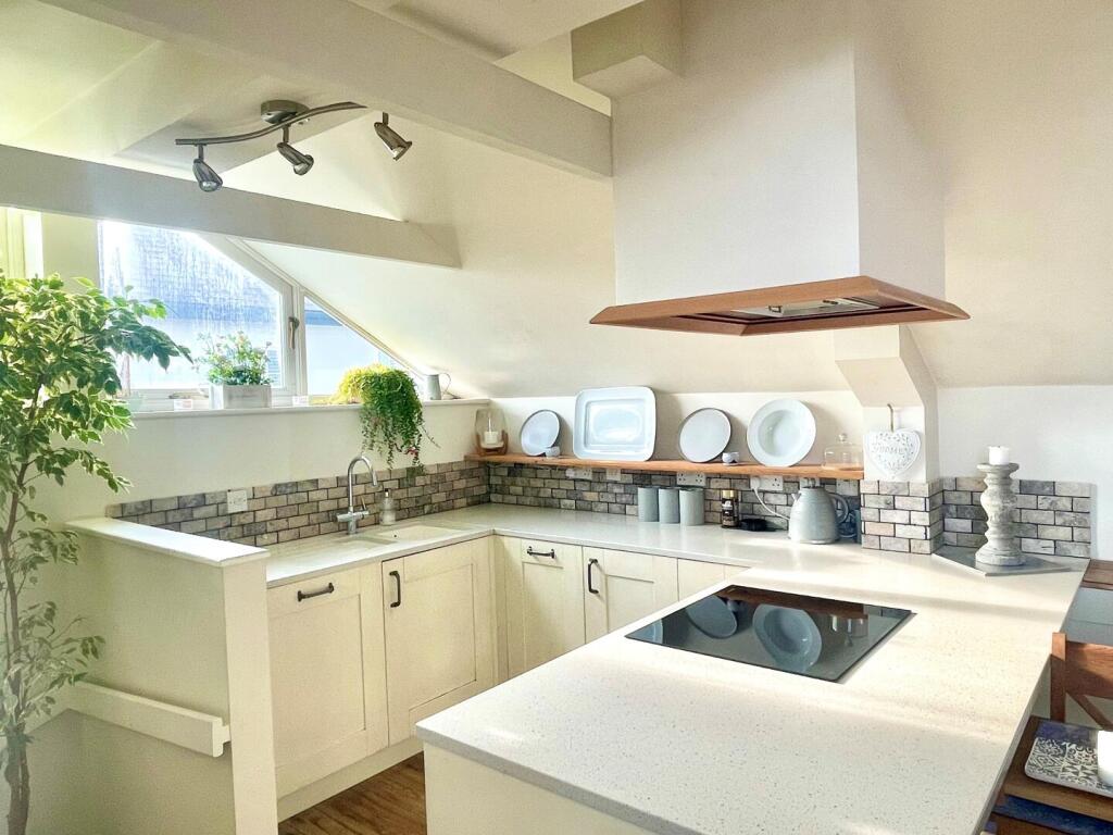 2-bed detached on Bridge Street, Christchurch, Dorset, £450,000