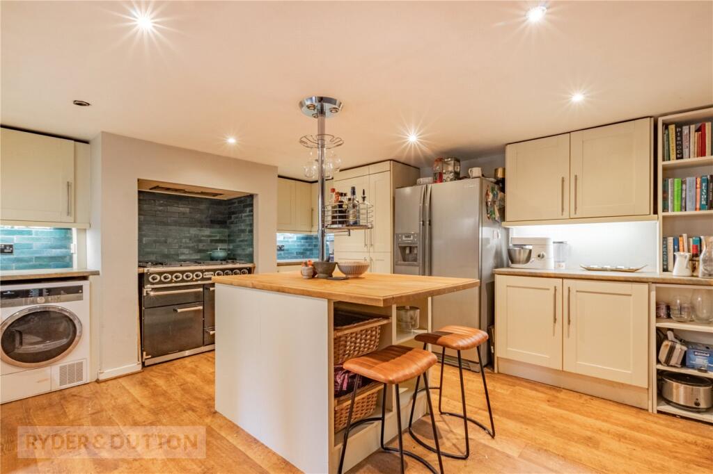 Denshaw Road, Delph, Saddleworth, OL3 photo 4