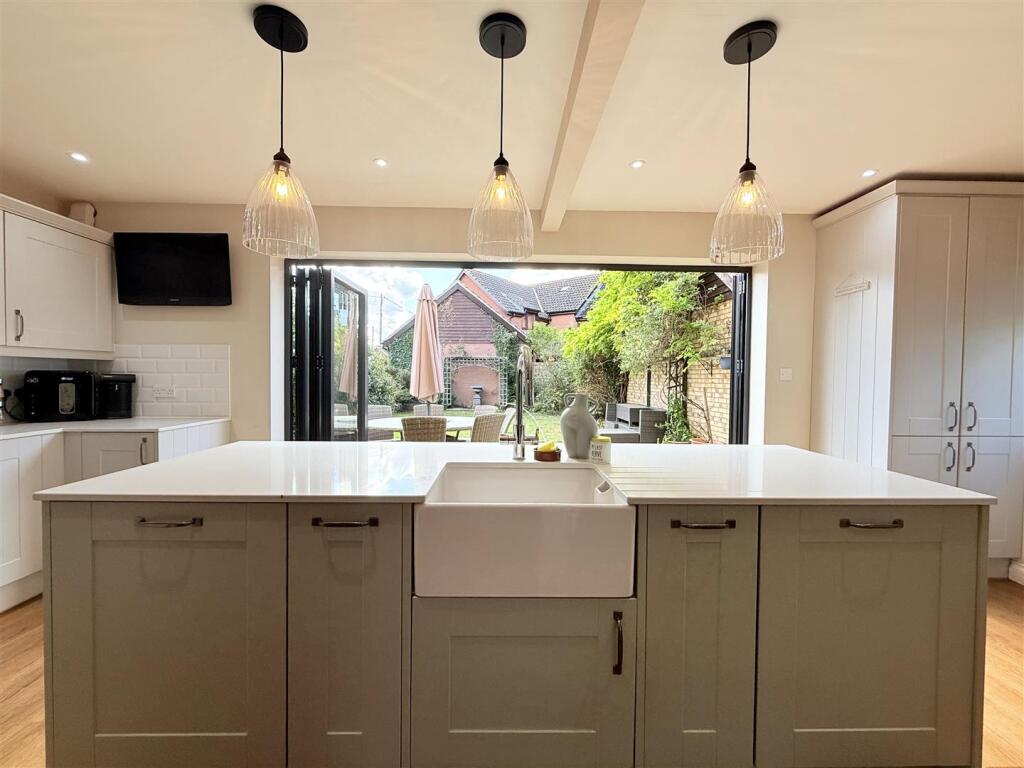 Millfield Drive, Buxhall photo 3