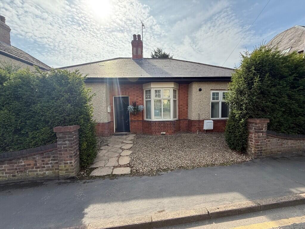 2-bed bungalow on West Street, Bourne, £285,000