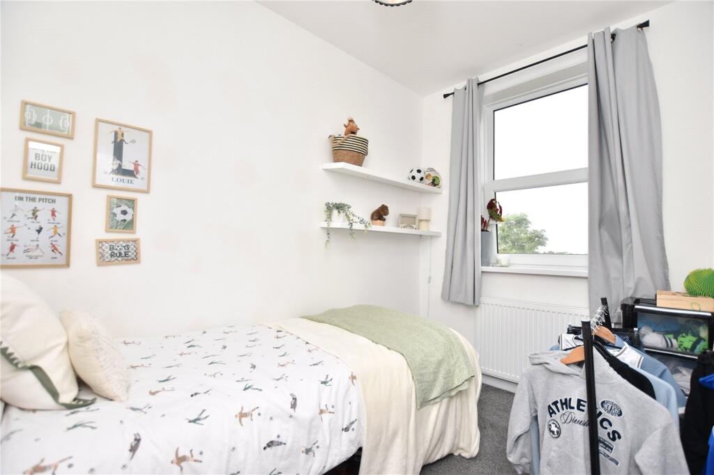 House in Kirklees, East Bierley - More