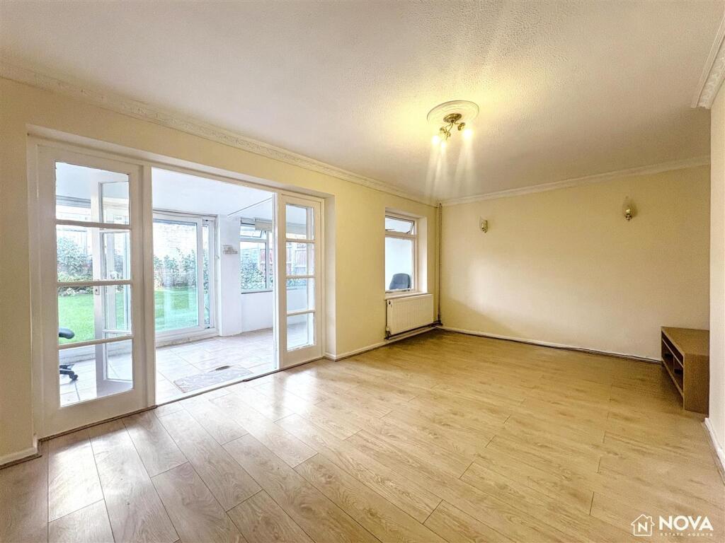 House in Luton - View 4