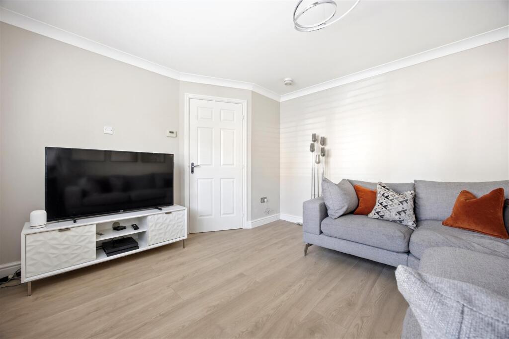 Farm Wynd, Woodilee Village photo 4