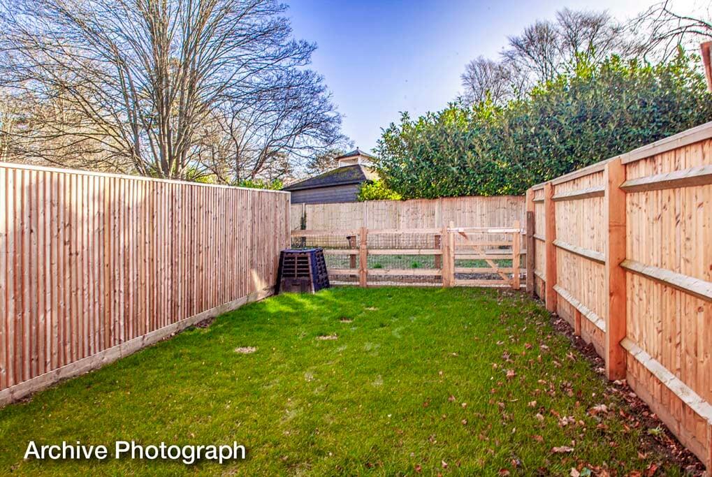 16 Ash Hurst, Goring on Thames photo 2