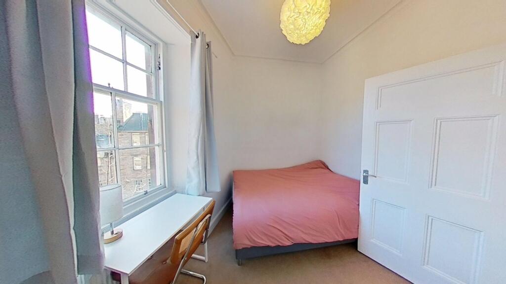 Apartment in Edinburgh - More