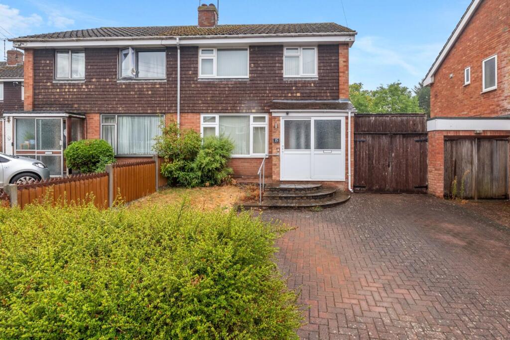 3-bed semi-detached on Wychwood Close, Leamington Spa, £340,000
