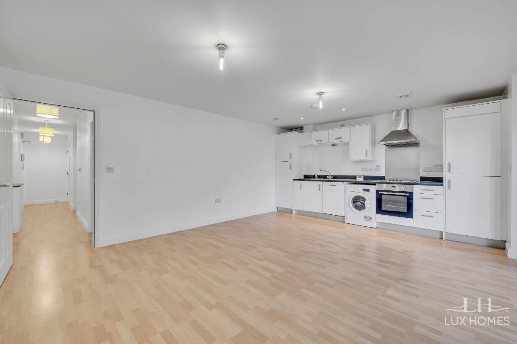 Apartment in London, Ardleigh Green - View 5