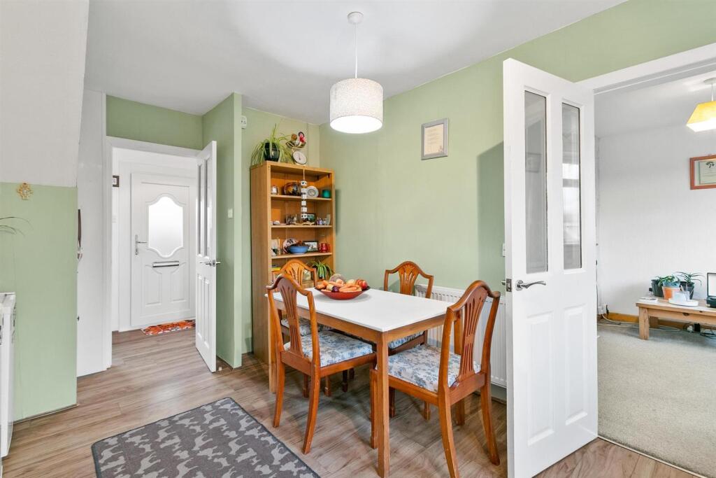 Gaitskell Avenue, Alexandria G83 0QL photo 2