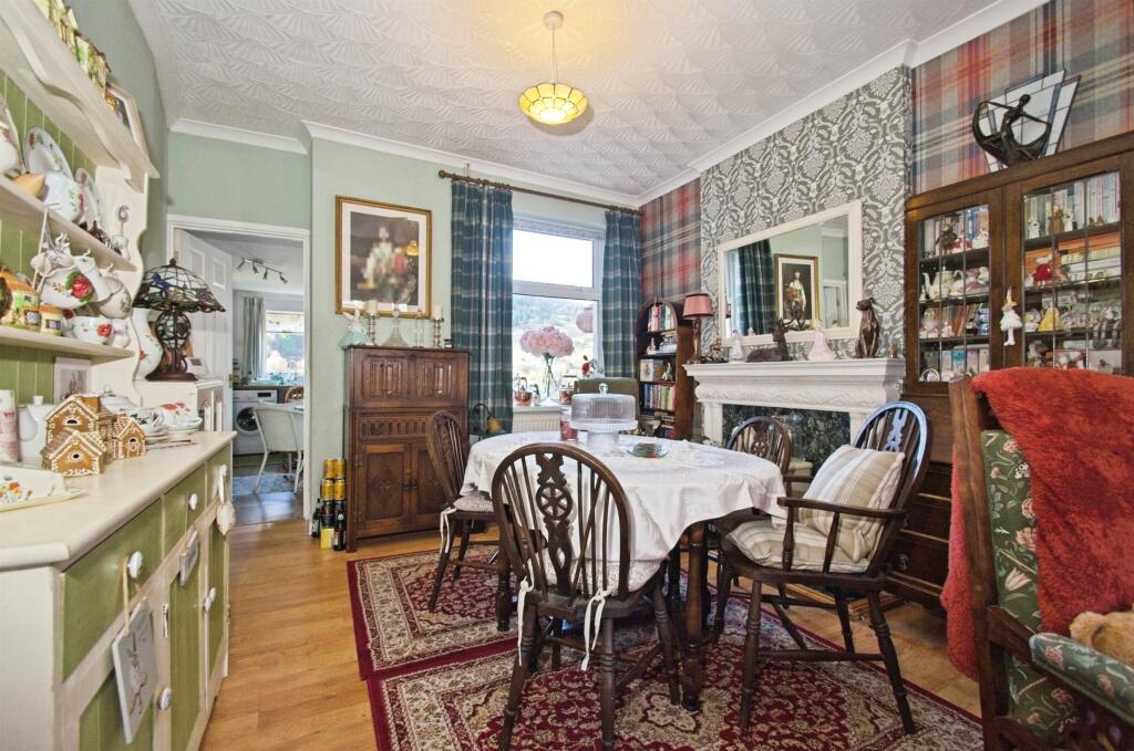 The Avenue, Pontycymer, Bridgend photo 3