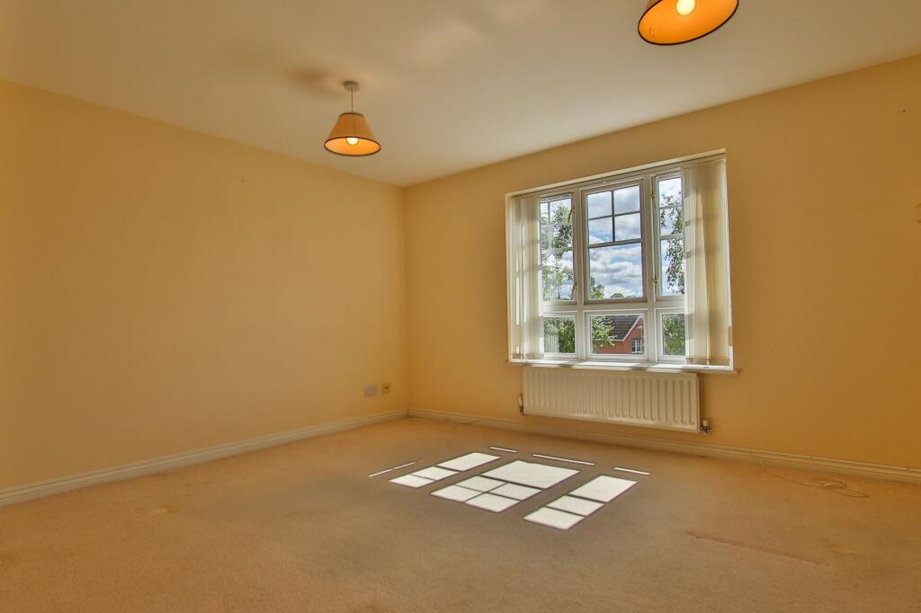 Apartment in Worcester, Worcestershire - View 4