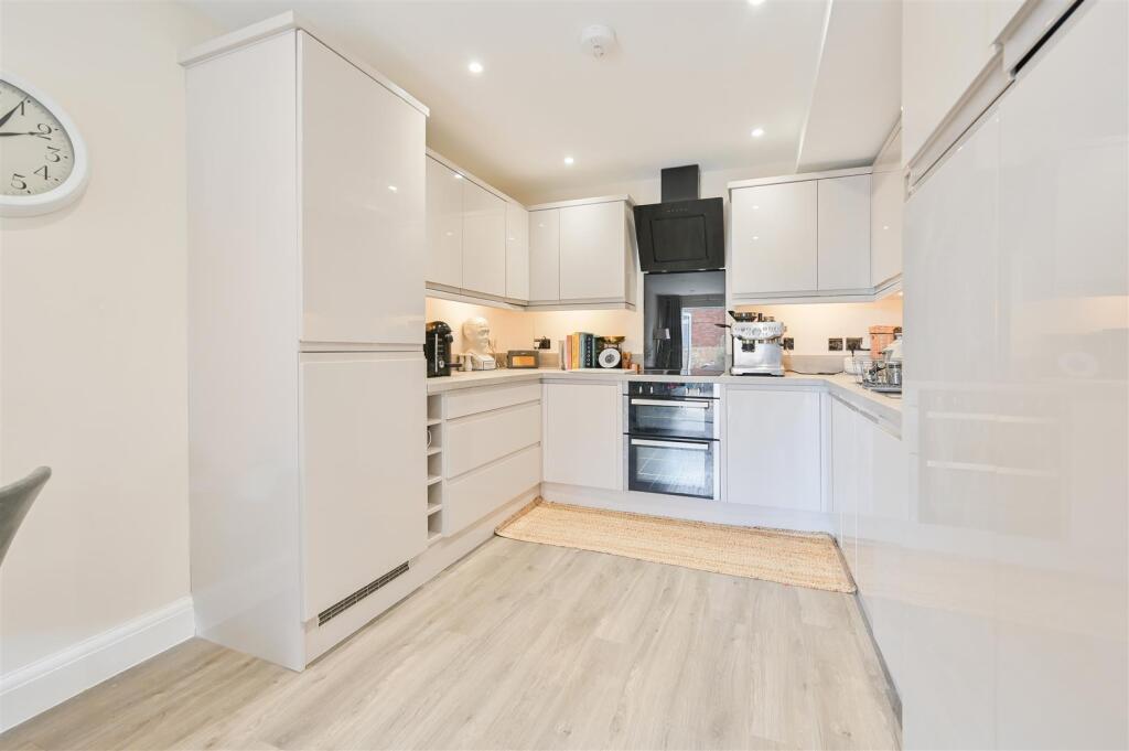 Vaughan Road, Harpenden photo 2