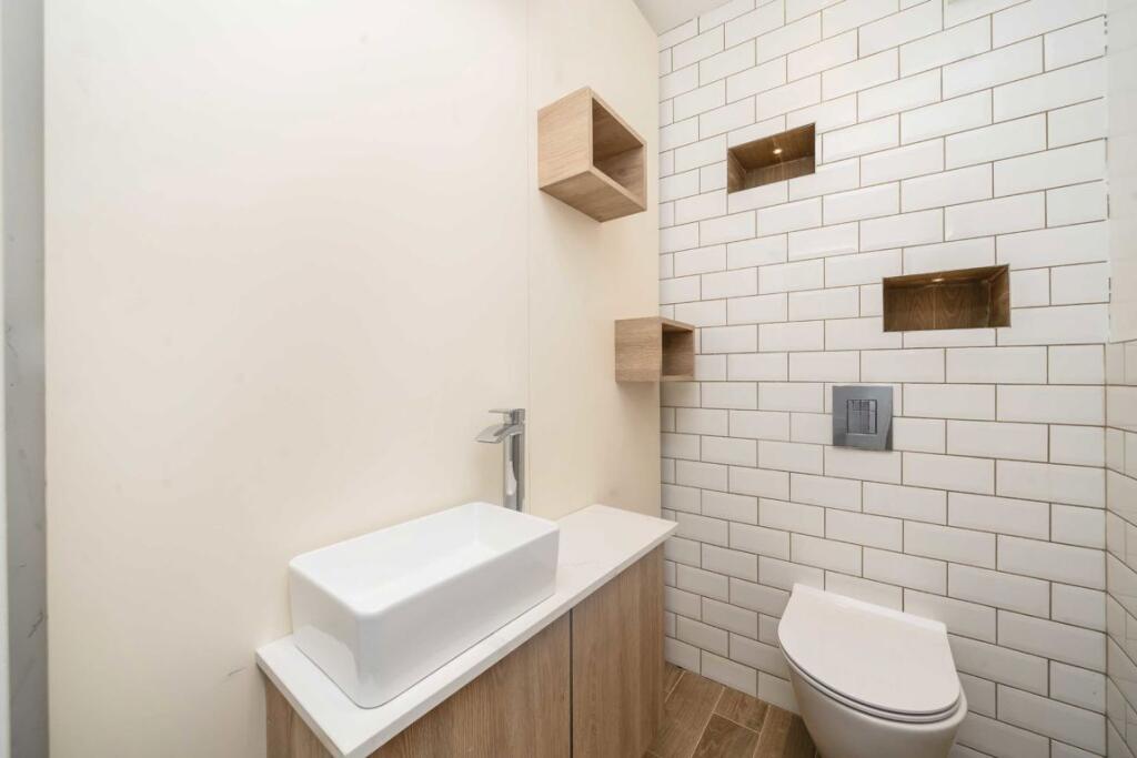 House in London - View 5
