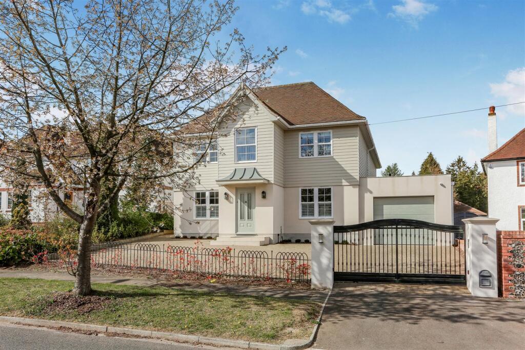 Main image of property: Green Curve, Banstead