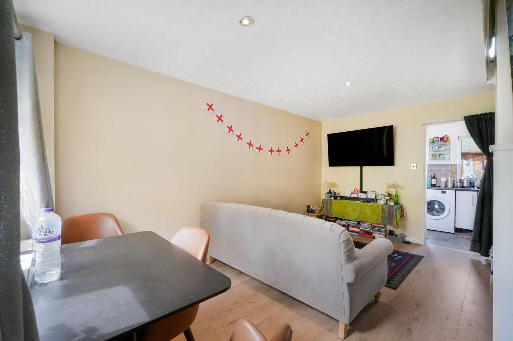House in London - View 2