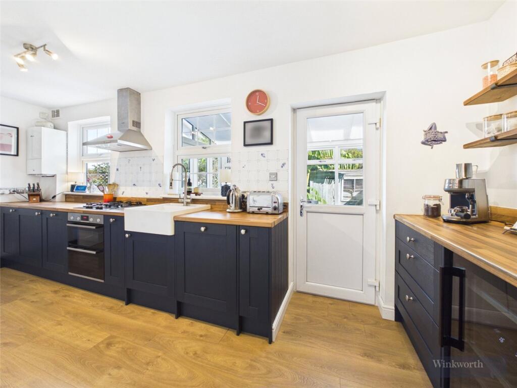 House in London, Berrylands - View 3