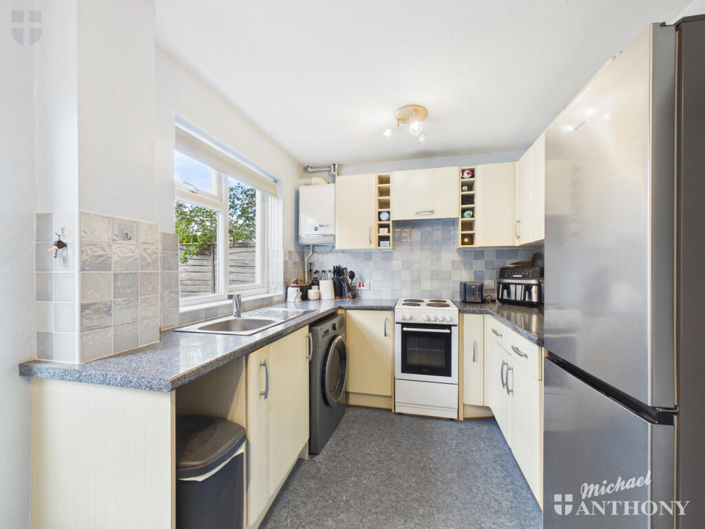 House in Stoke Mandeville, Buckinghamshire - View 4