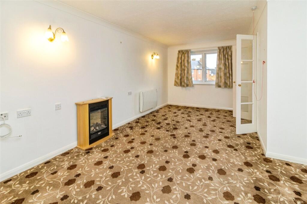 Hamilton Court, Lammas Walk, Leighton Buzzard, Bedfordshire, LU7 - View 2