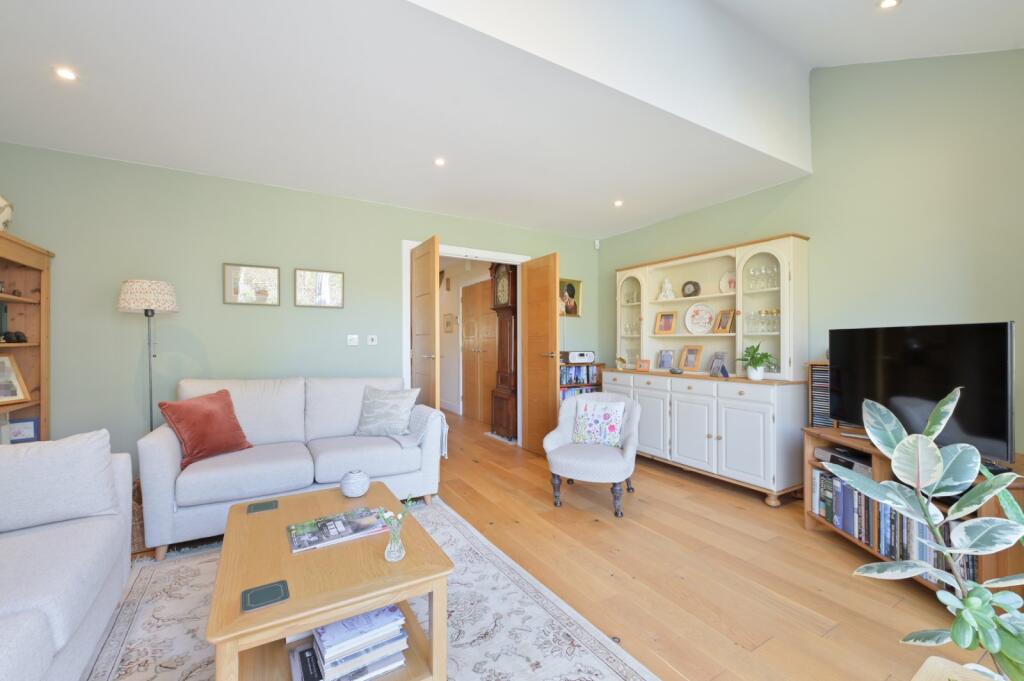 House in Slough - View 4