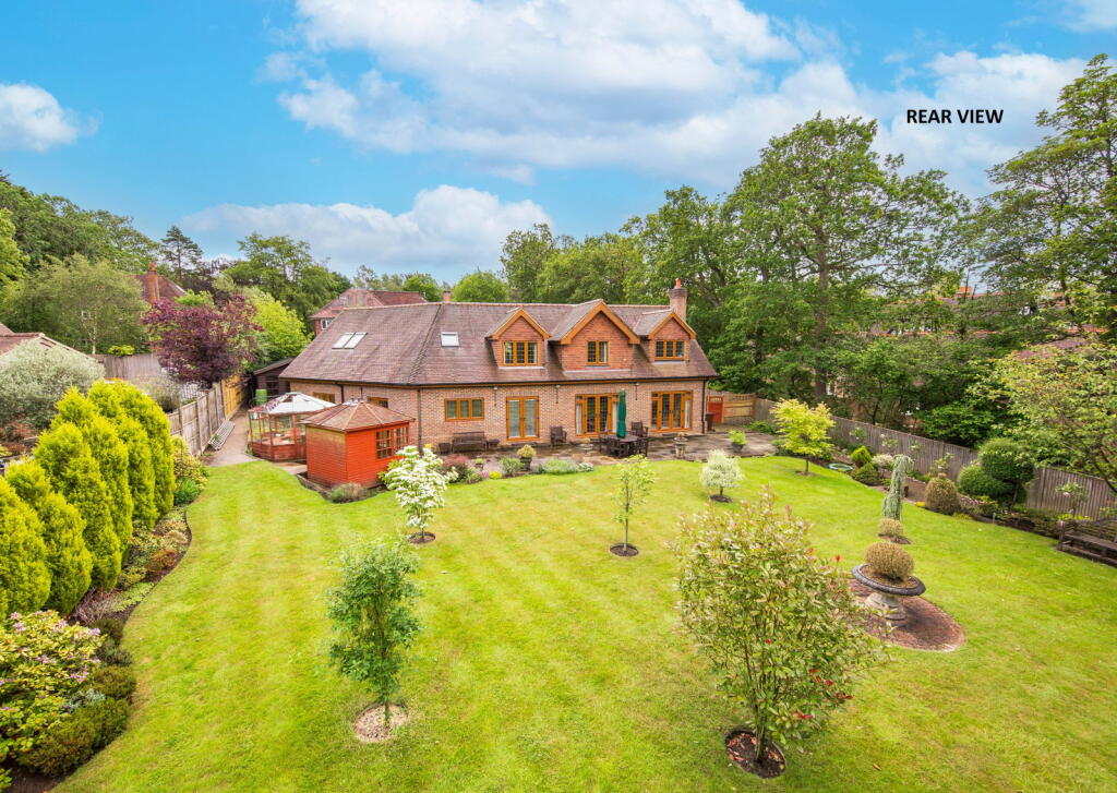 5-bed detached on Beacon Road, Crowborough, £975,000