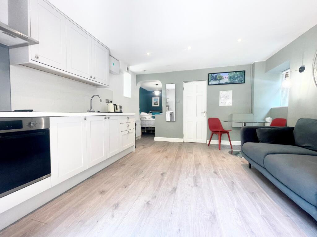 Apartment in Cheltenham, Warden Hill, Montpellier - View 2