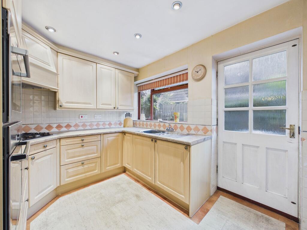 St. James Avenue, Upton, CH2 photo 3