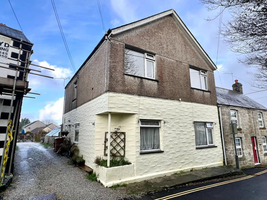 2-bed flat on Rectory Road, St Stephen, Cornwall, PL26, £125,000