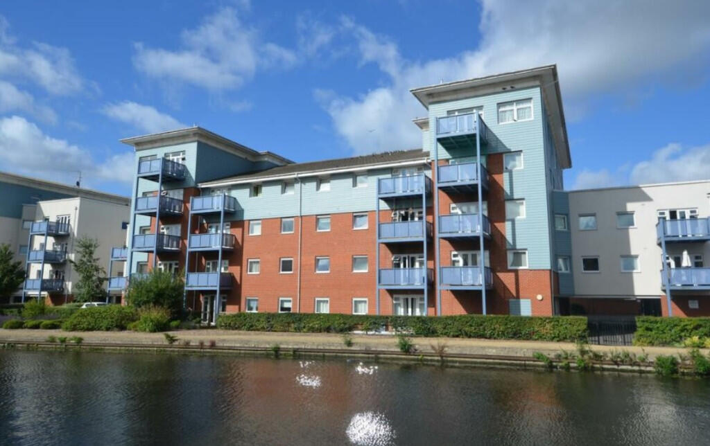2-bed flat on 15 Bittern House, 28 Wraysbury Drive, West Drayton, London UB7 7FH, £305,000