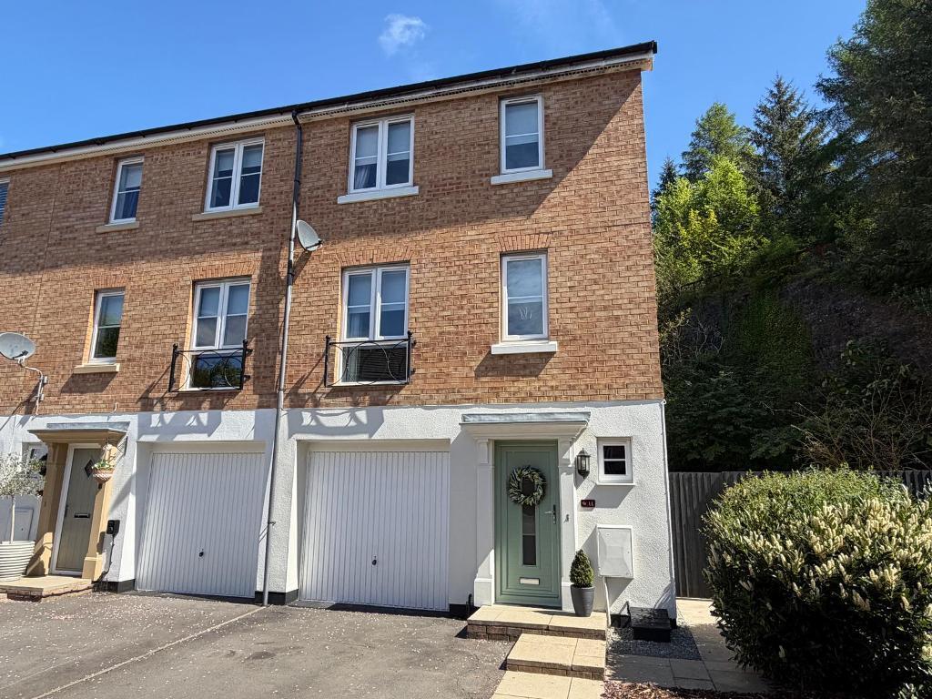 Main image of property: Heol Cae Ffwrnais, Ebbw Vale, Blaenau Gwent, NP23 6EE