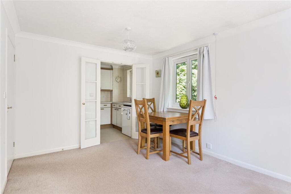 Apartment in Kingston upon Thames - View 3
