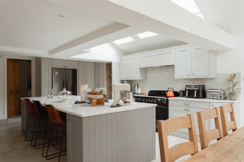House in Reigate and Banstead, Earlswood - View 4